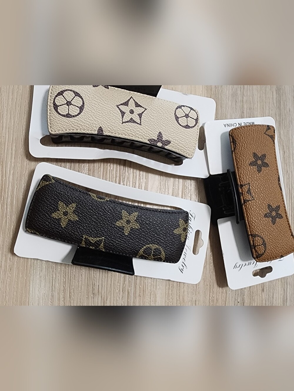 Blossom Style Women’s Patterned Leather Hair Barrette - Black & Cream